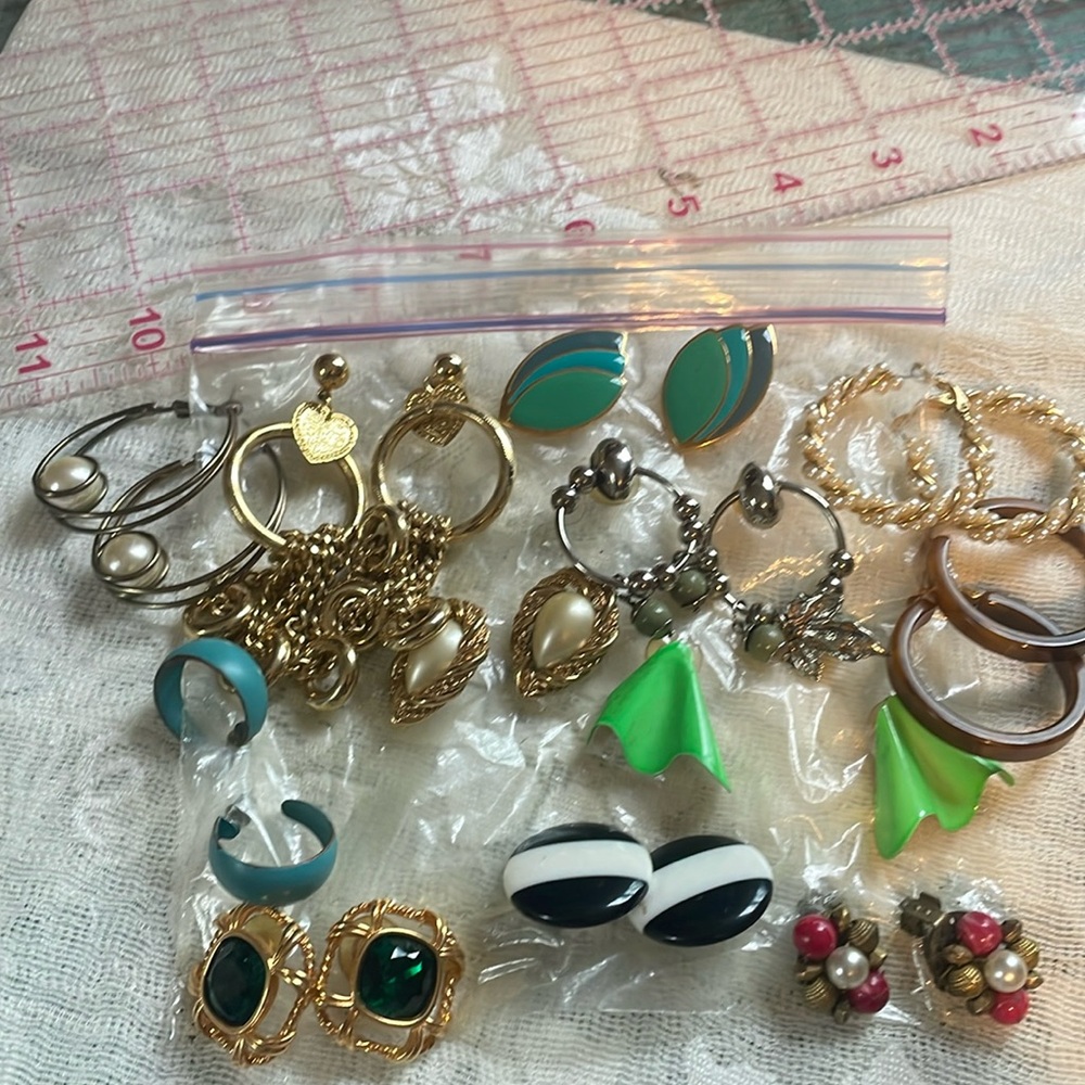 Random earrings - Picture 1 of 1